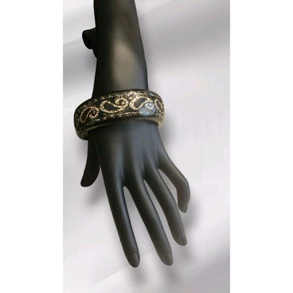 Lucite Bangle Bracelet Black Ribbon Metallic Gold Paisley Pattern Vintage 1980s - Picture 9 of 11